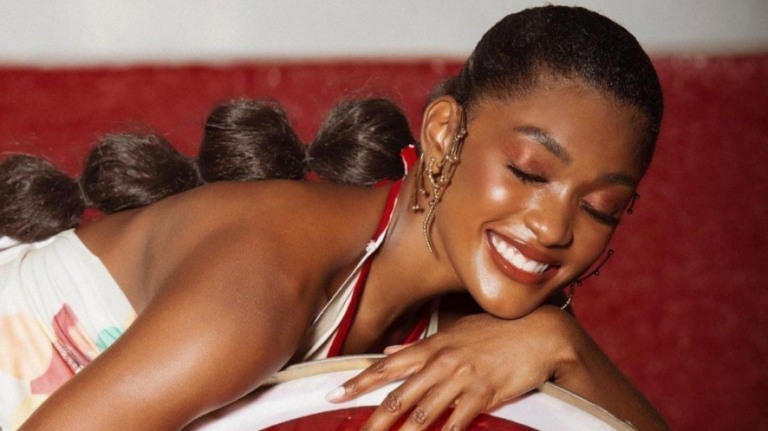Érika Januza é a nova rainha de bateria da Viradouro