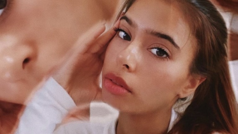 Cantora Emilia Pedersen vibra com Dinamarca nas quartas de final da Euro 2020