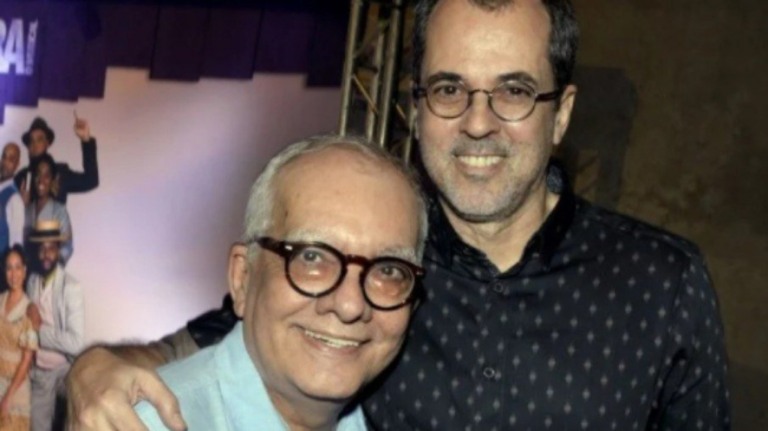 Viúvo de Artur Xexéo desabafa após morte do companheiro: 'A vida é má'