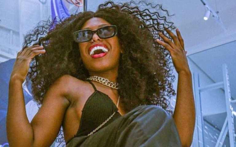"Na infância, nenhuma menina na televisão se parecia comigo", diz Mc Soffia