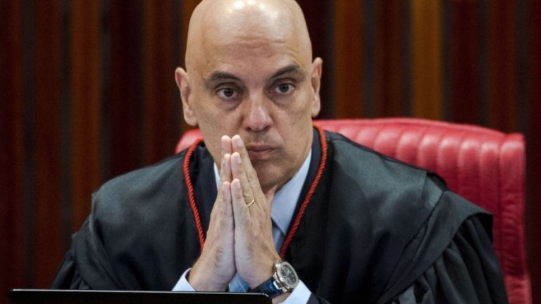 Moraes abre investigação sobre organização criminosa de fake news