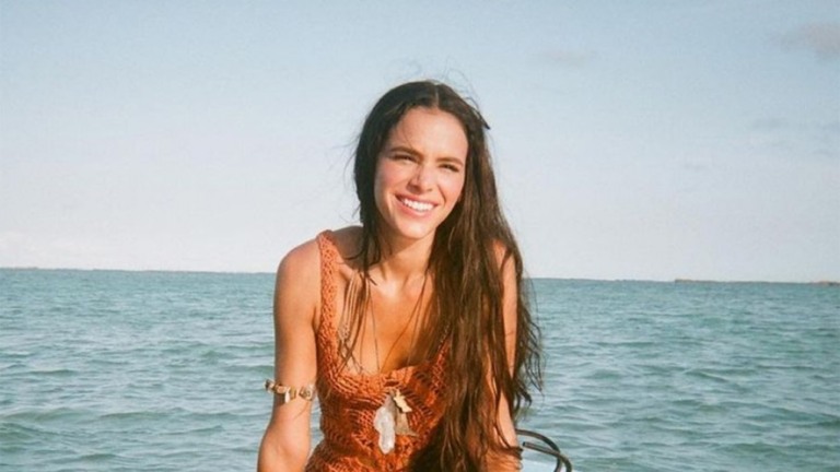 Bruna Marquezine curte postagem sobre sua vida amorosa
