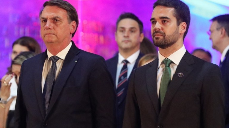 Leite chama Bolsonaro de imbecil após comentário sobre sua orientação sexual