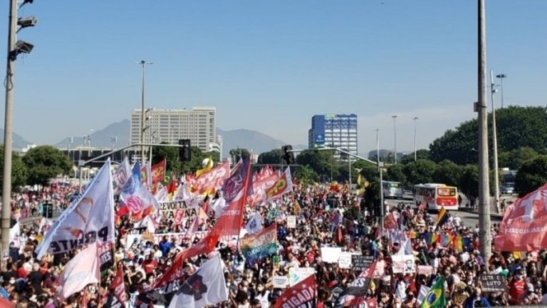 Protestos pelo Brasil cobram impeachment de Bolsonaro e rapidez na vacinação