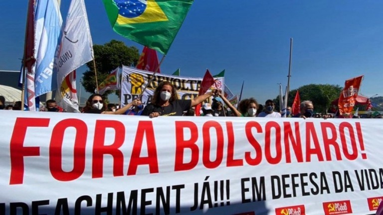 Políticos marcam presença em protestos contra Bolsonaro pelo Brasil