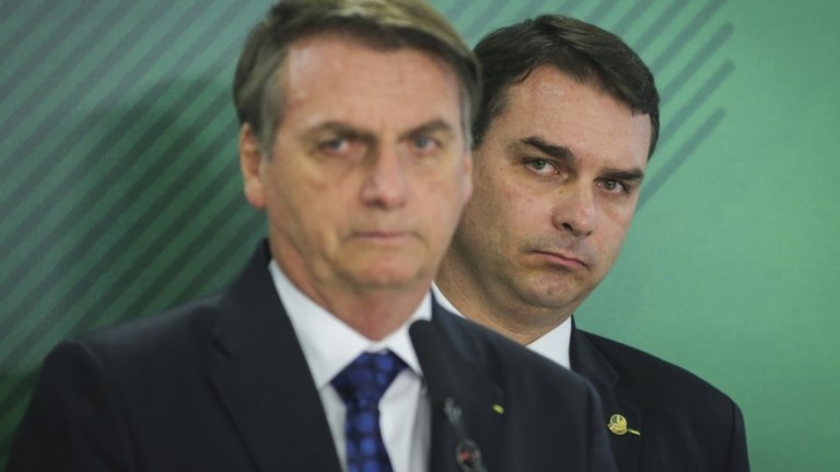 Bolsonaro era auxiliado por militar no esquema das 'rachadinhas', diz ex-cunhada