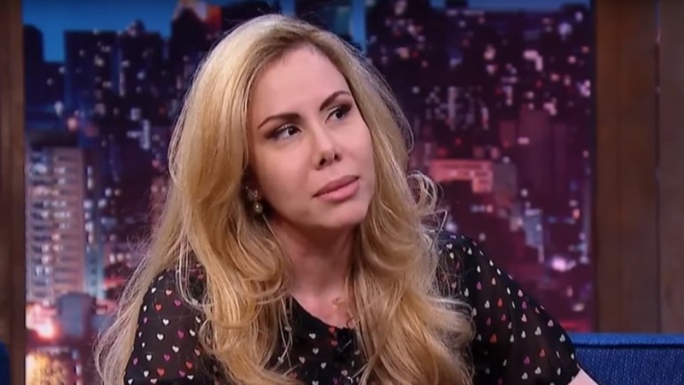 Pastora Sarah Sheeva critica quem usa roupas curtas: "Não seja piricrente"