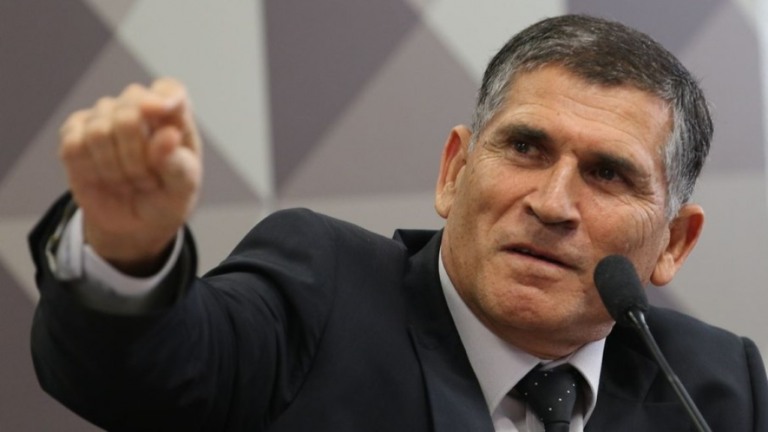 "Bolsonaro blefa ao dizer que tem apoio das Forças Armadas", diz ex-ministro