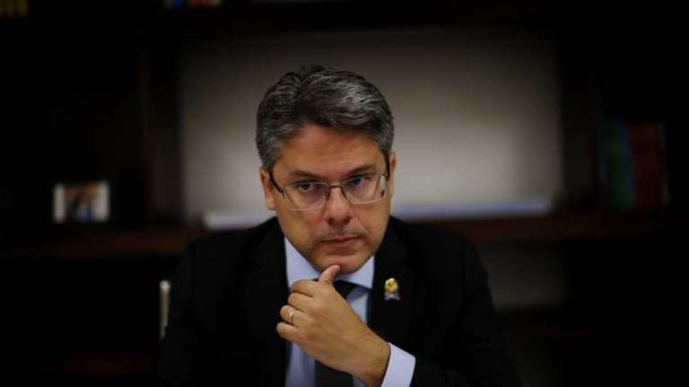 Alessandro Vieira defende abertura de "CPI da rachadinha" no Senado