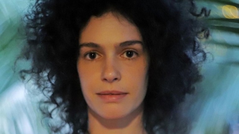 Maria Flor está grávida e será substituída em novela das 9