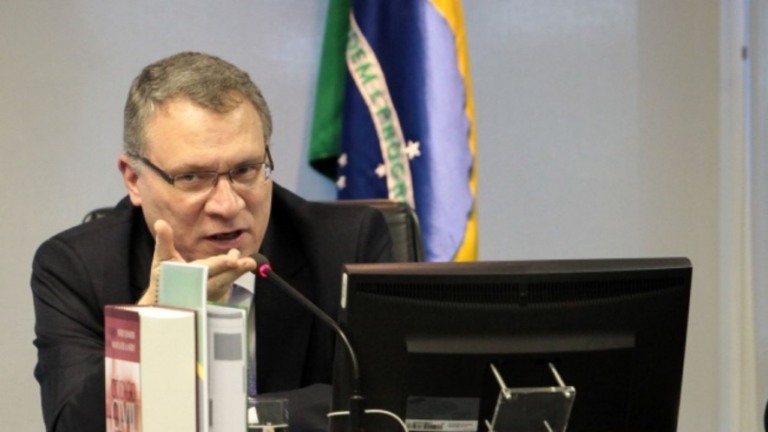 Áudios de 'rachadinha' são de "extrema gravidade", diz ex-ministro da Justiça