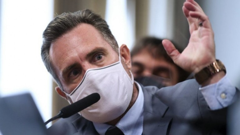 PM seguiu negociando vacinas com governo após suposta propina, mostram mensagens