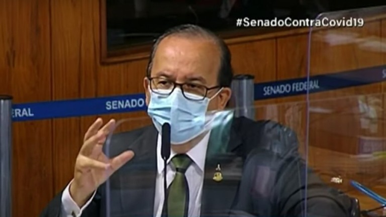Senador governista da CPI da Covid indica nora para cargo de R$6,9 mil