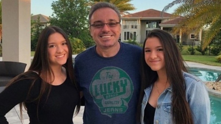 Gêmeas de Gugu são emancipadas por conta da gestão dos bens do apresentador