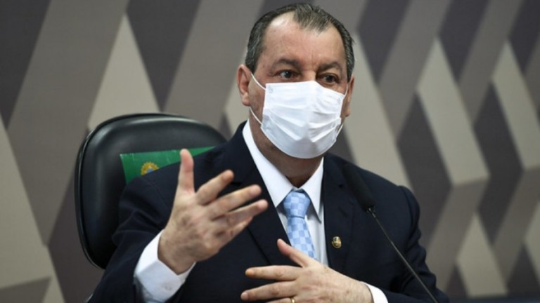 Aziz cobra posicionamento de Bolsonaro sobre acusações do deputado Luis Miranda