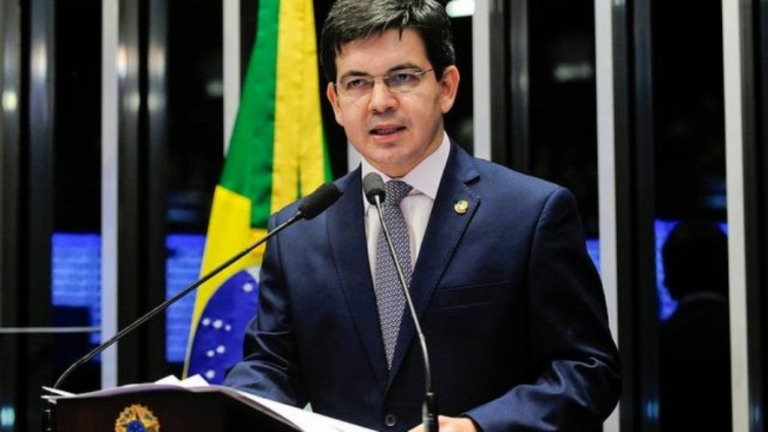 Vacinação em presos gera bate-boca na CPI da Covid: "Asneira absurda"