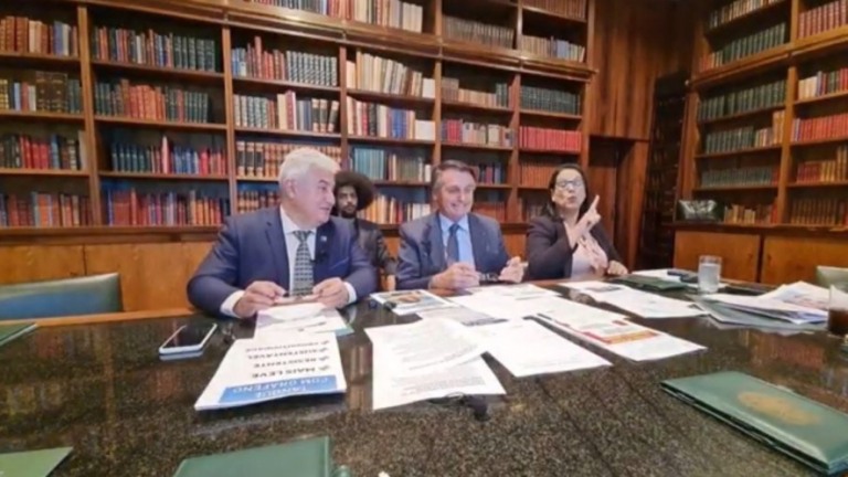 Bolsonaro diz que não vai se manifestar sobre carta enviada pela CPI: "Caguei"