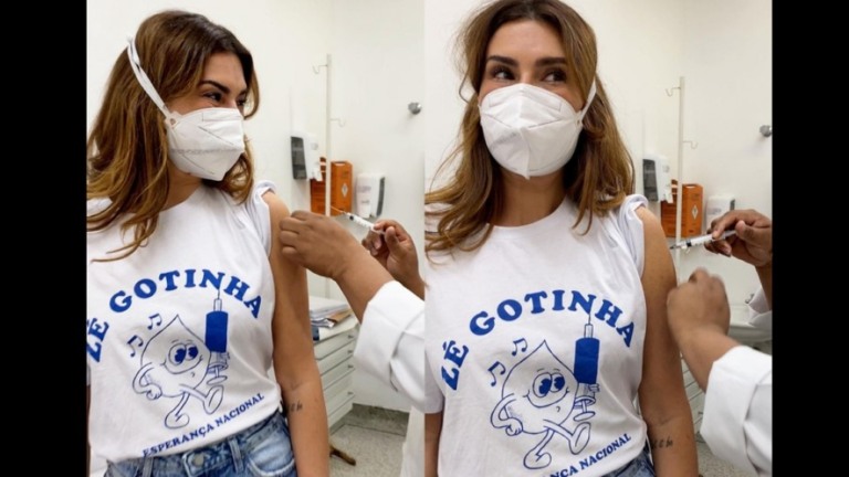 Fernanda Paes Leme vacina contra Covid-19 com camiseta do Zé Gotinha