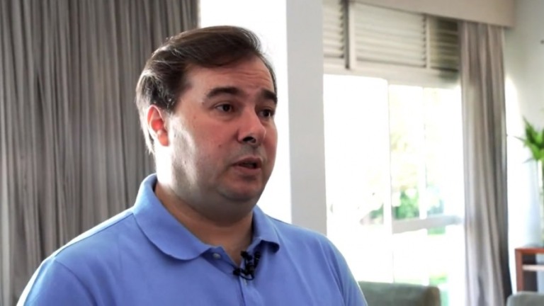 Maia chama Bolsonaro de covarde e diz que sua derrota em 2022 é "inevitável"