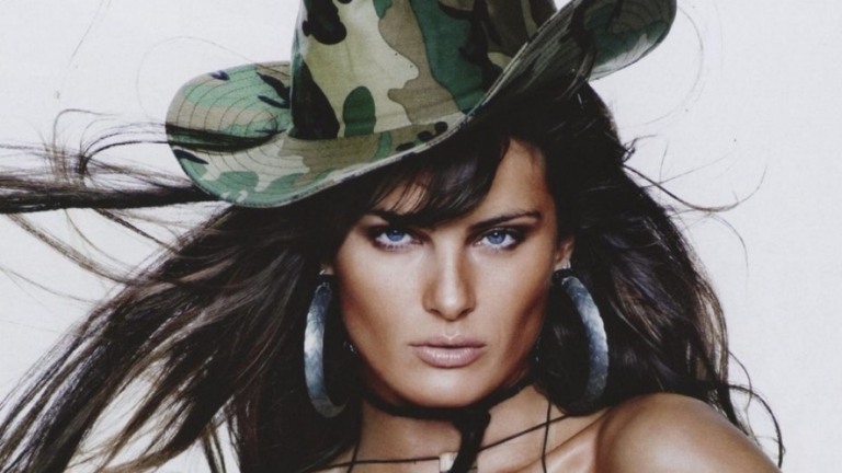 Isabeli Fontana compartilha momentos de realidade e dá um toque extra no sorriso