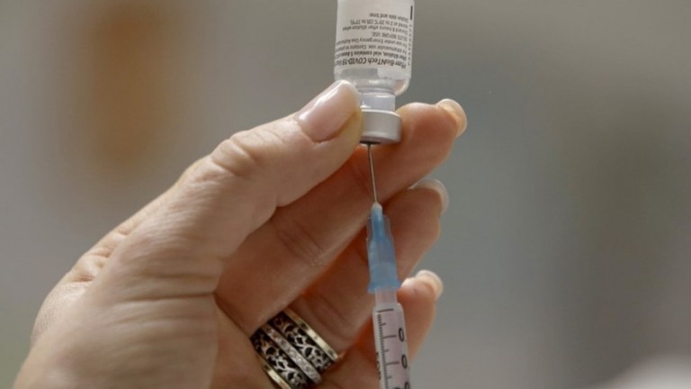 Israel oferece dose de reforço da Pfizer para adultos com imunodeficiência