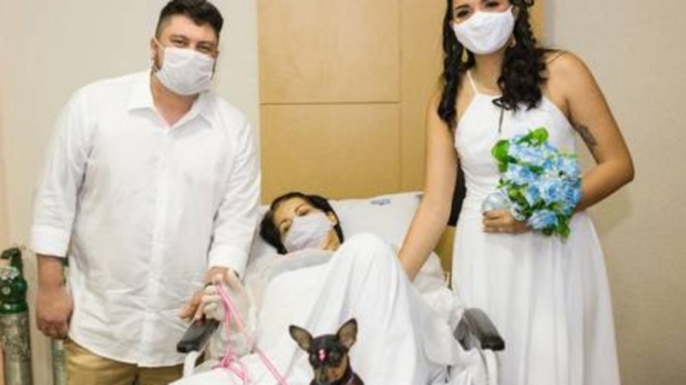 Filha se casa em hospital para realizar desejo da mãe com câncer avançado