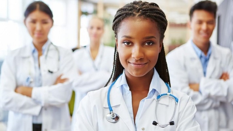 De quantos médicos eu preciso?