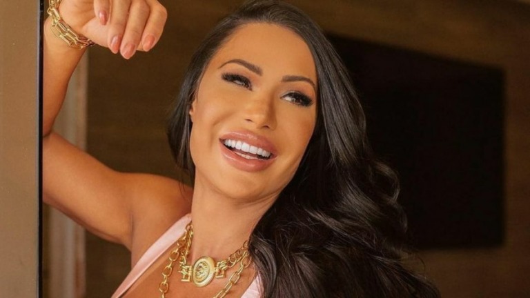 Gracyanne Barbosa só aceita entrar em "A Fazenda" com cachê de três dígitos