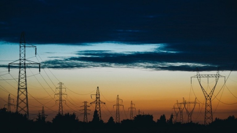 Dívida na conta de luz: distribuidoras fazem parcelamento pelo WhatsApp; confira