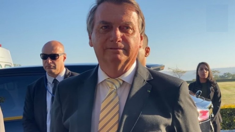 Bolsonaro se confunde e mistura investigações ao criticar CPI da Covid