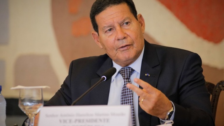 Mourão fará nova viagem para Amazônia, e governo prepara campanha publicitária