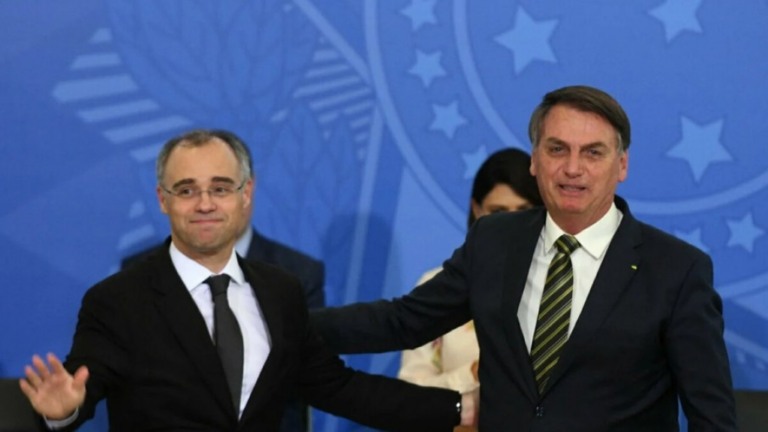 Bolsonaro confirma que André Mendonça será indicado ao STF