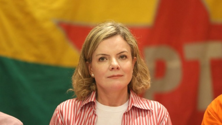 Gleisi Hoffmann aparece como morta  e com apelido 'Bolsonaro' em cadastro do SUS