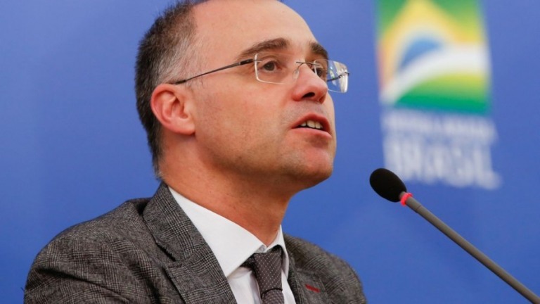 Presidente da OAB critica Mendonça: "Uma vergonha a exploração da religião"
