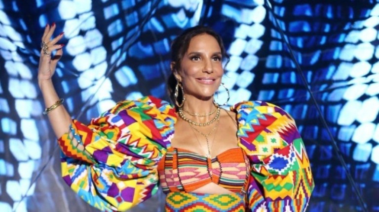 'Música Boa Ao Vivo': Ivete Sangalo aposta em look estampado de marca baiana