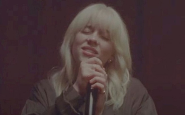 Billie Eilish disponibiliza vídeo com performance intimista para "NDA"