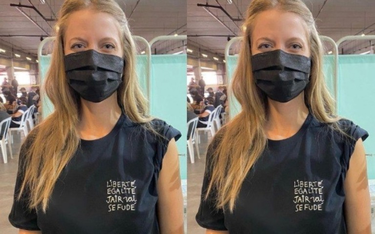 Gabriela Prioli usa camiseta para xingar Bolsonaro