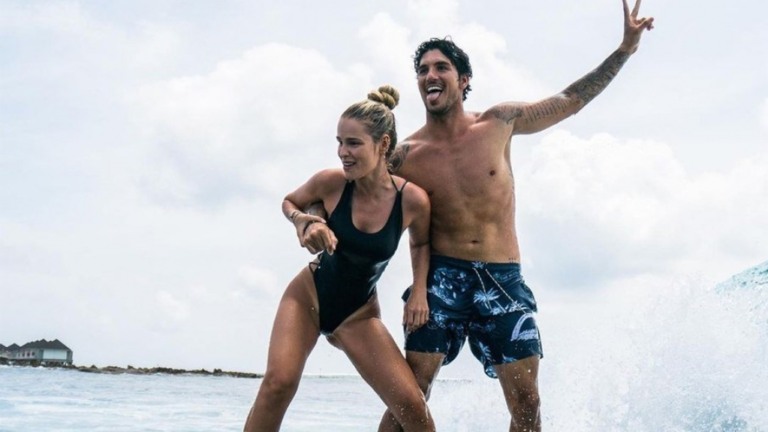 Chegada de Gabriel Medina em Tóquio vira meme na web: "Yasmin foi na mala?"