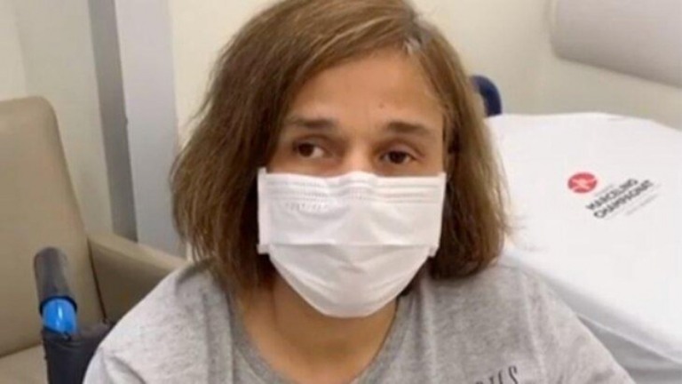 Claudia Rodrigues recebe a segunda dose da vacina contra a Covid-19