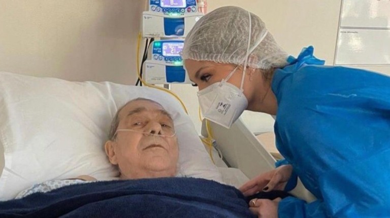 Virginia visita pai em hospital e ganha reclamação: 'Não sabem fazer comida'