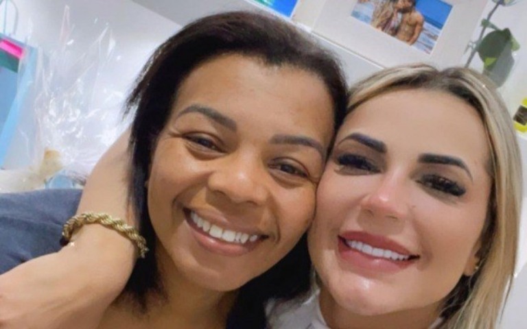 Mãe de MC Kevin posta foto com Deolane Bezerra