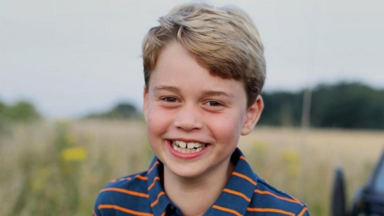 Príncipe George completa 8 anos e família real posta foto super fofa