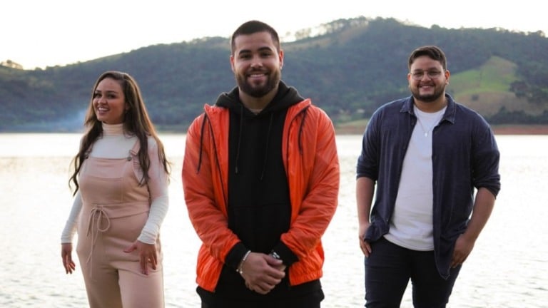 Jerry Smith lança música com Luiza e Maurílio e clipe estrelado por Ivy Moraes