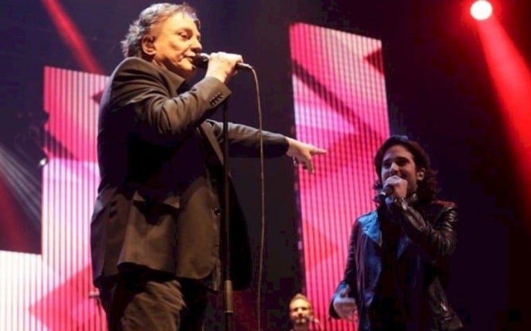 Fábio Jr. divide palco com Fiuk e se emociona