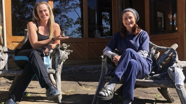 Regiane Tápias registra encontro com Zezé Polessa durante férias em Minas Gerais