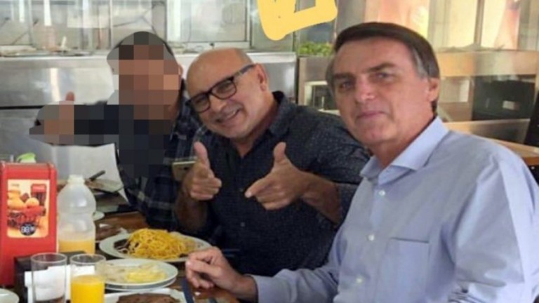 Queiroz volta a elogiar Bolsonaro após postar mensagens críticas em rede social