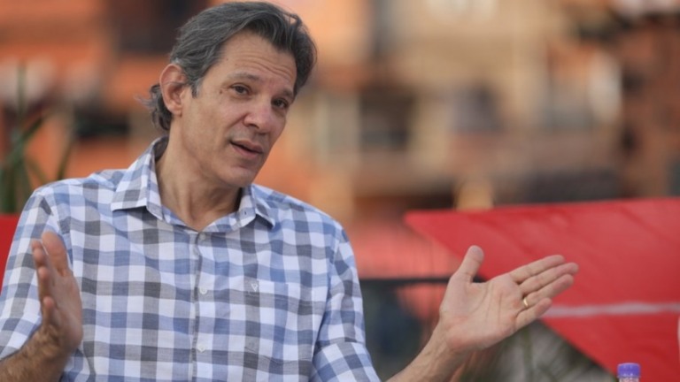 TRE absolve Haddad de acusação de caixa 2