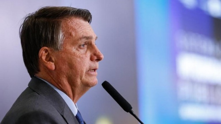 Bolsonaro sobre reeleição: "Devo disputar, não posso garantir"