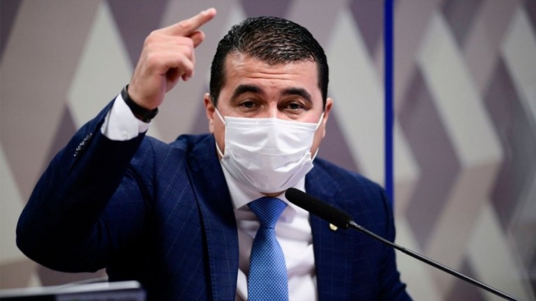 Miranda diz à PF que não gravou conversa com Bolsonaro e disponibiliza celular