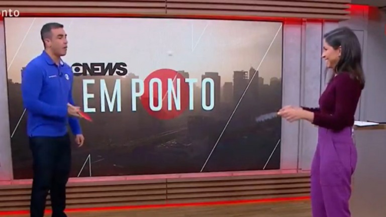 Apresentadores da GloboNews jogam tênis de mesa durante jornal